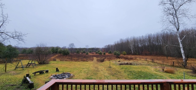 view of yard featuring a rural view