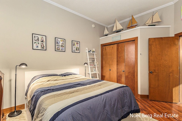 bedroom featuring hardwood / wood-style floors, a textured ceiling, a closet, and ornamental molding