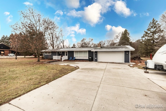 view of front of home featuring a front yard and a garage