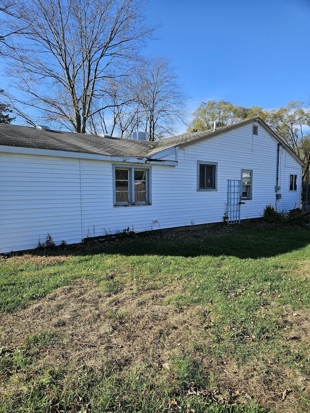 view of side of property featuring a yard