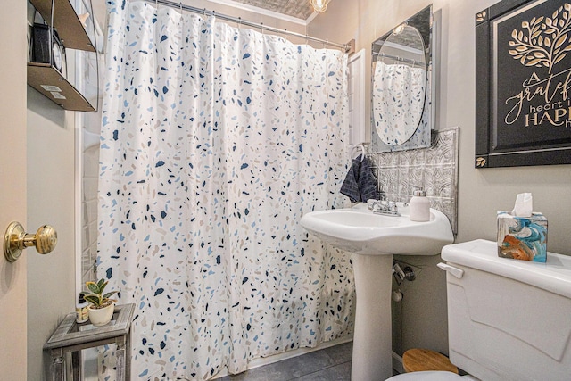 bathroom featuring tile patterned floors, curtained shower, toilet, and crown molding