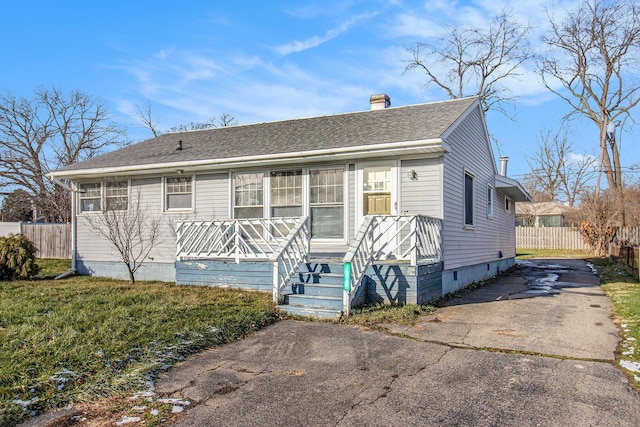 view of front of property with a front yard