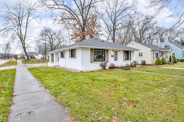 single story home featuring a front lawn