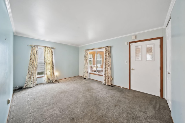 entryway featuring carpet, plenty of natural light, and ornamental molding