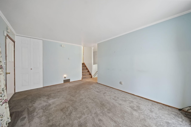 empty room featuring carpet and ornamental molding