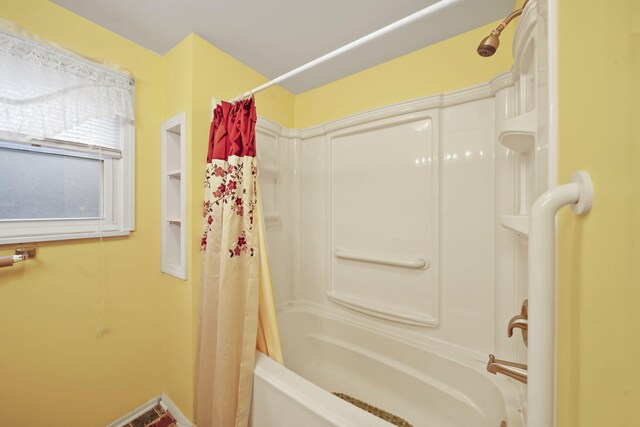 bathroom featuring shower / tub combo