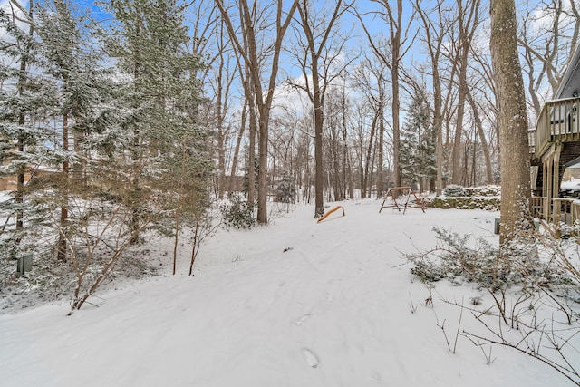 view of yard layered in snow