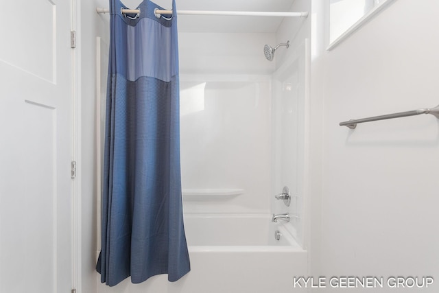 bathroom with shower / tub combo with curtain