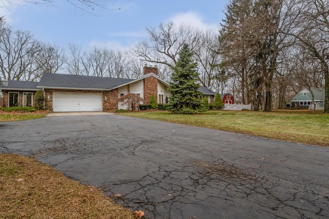 view of front facade featuring a garage and a front lawn