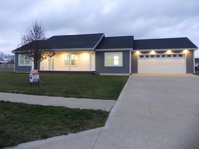 view of front facade featuring a front lawn and a garage