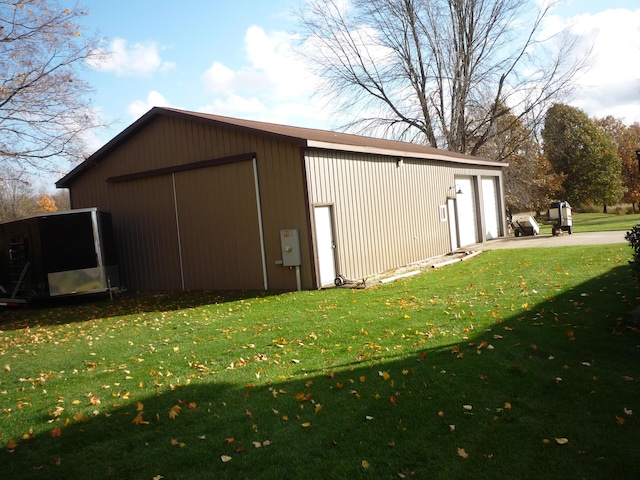 view of outdoor structure with a garage and a yard