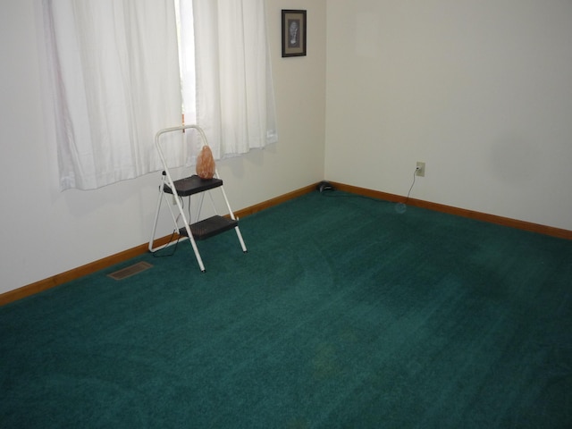 spare room featuring carpet flooring