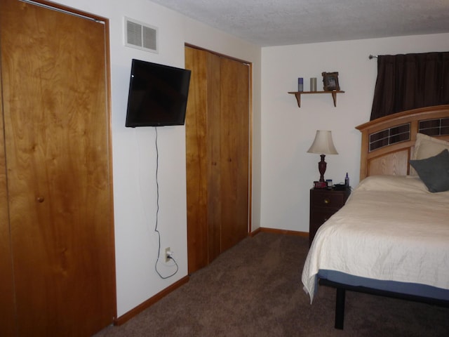 bedroom with carpet, a textured ceiling, and a closet