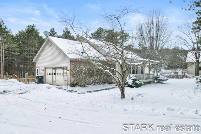 view of front facade with a garage