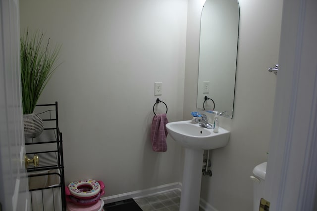 bathroom featuring toilet and sink