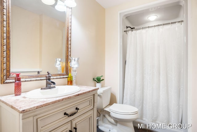 bathroom featuring vanity, curtained shower, and toilet