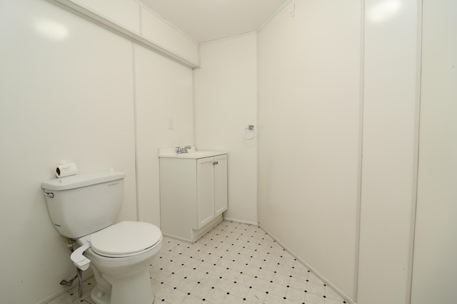 bathroom featuring toilet and sink