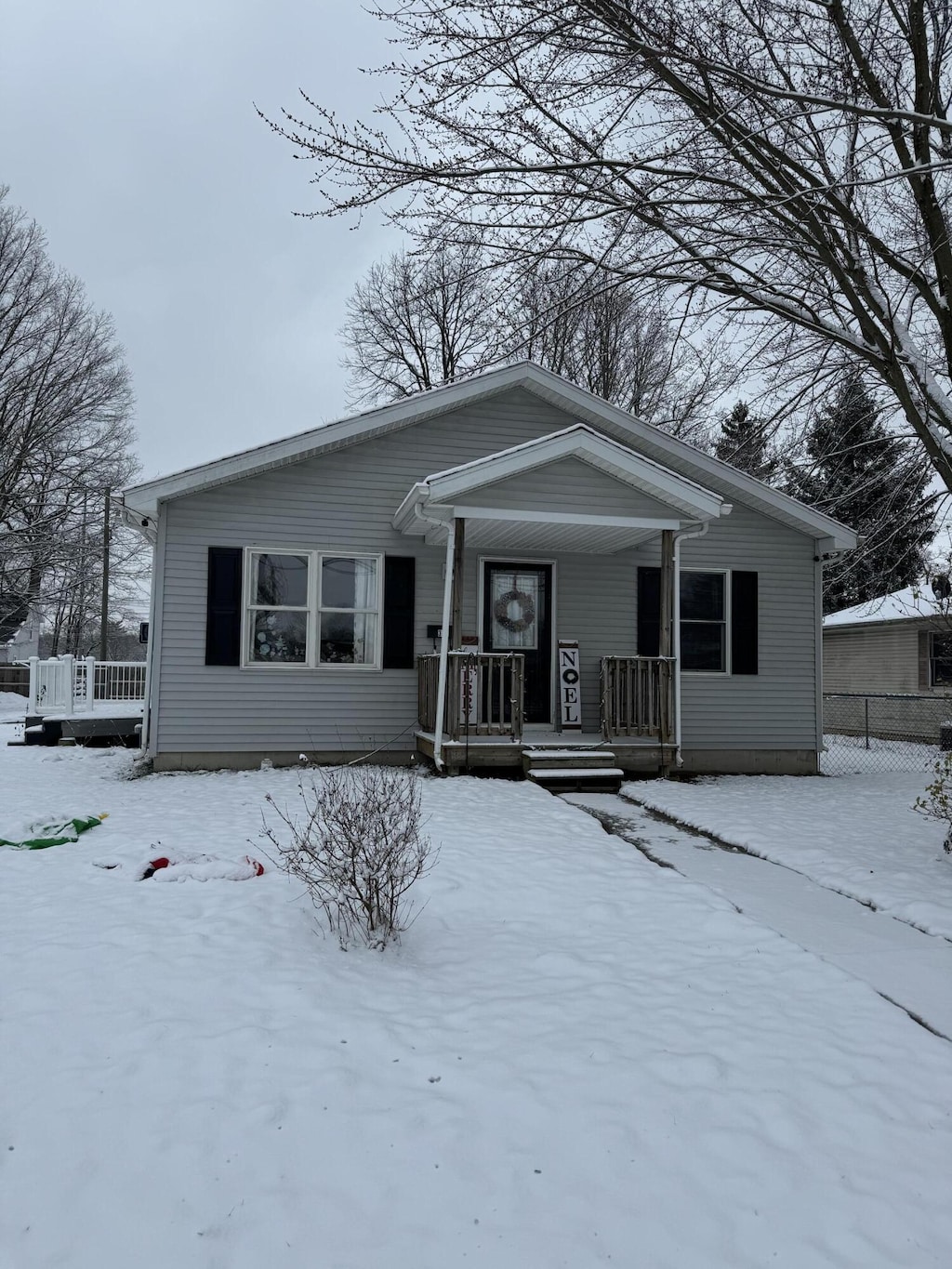 view of front of property