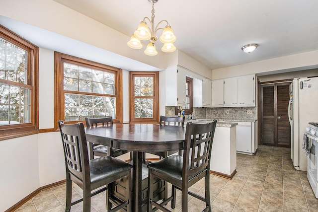 dining room with an inviting chandelier