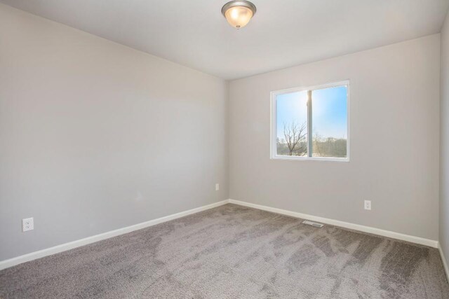 unfurnished room featuring carpet floors