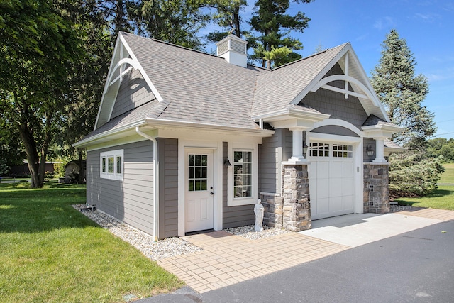 view of front of property featuring a garage and a front yard