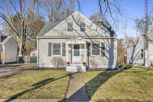 view of front of home featuring a front yard