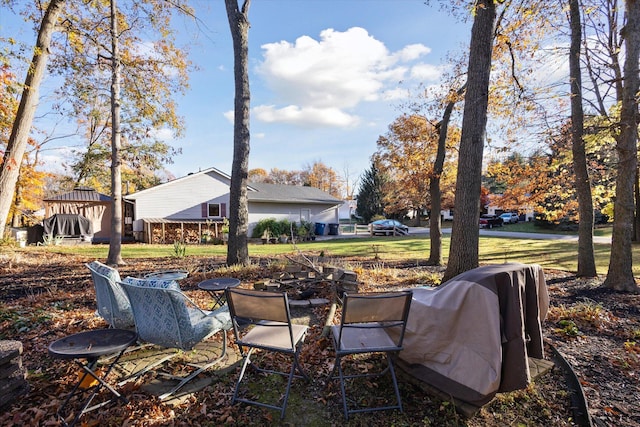 view of yard featuring a fire pit