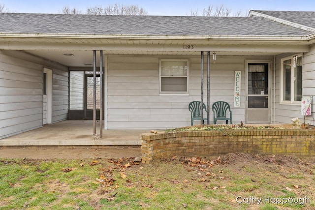 entrance to property featuring a porch