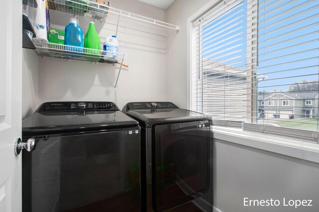 laundry room featuring independent washer and dryer