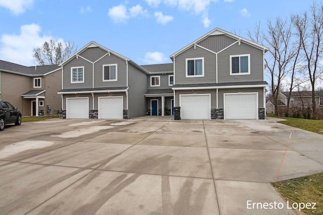 view of front property featuring a garage