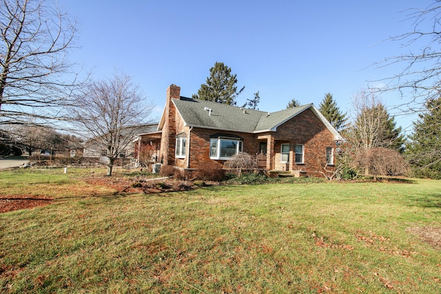 view of front of home with a front lawn