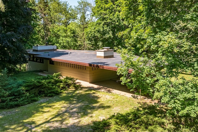 rear view of house featuring a lawn