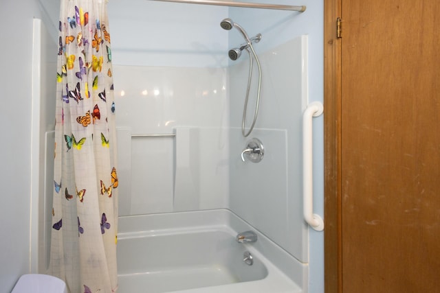 bathroom featuring shower / bath combo