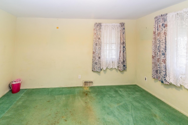 unfurnished room with carpet