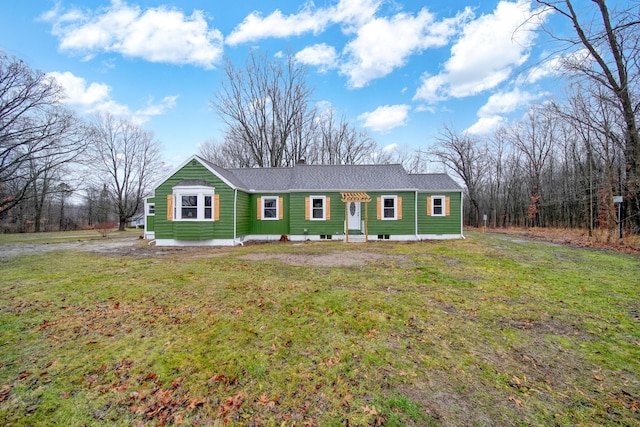 single story home featuring a front yard