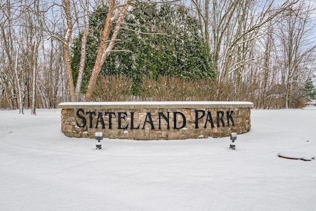 view of community / neighborhood sign