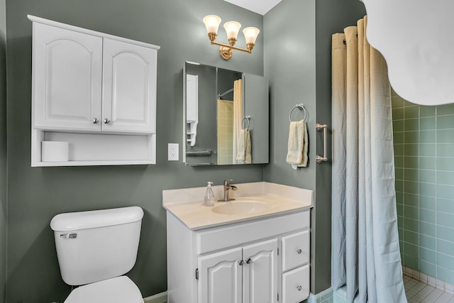 bathroom with vanity, curtained shower, and toilet