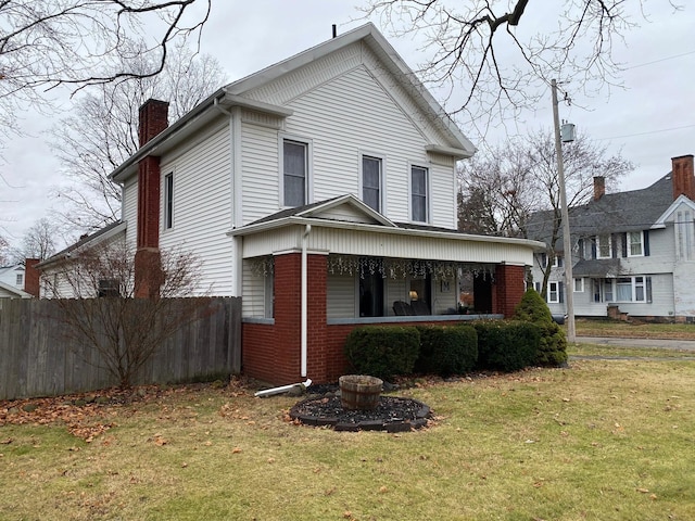 view of front facade with a front yard and a porch