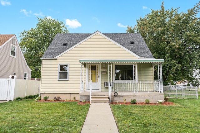 bungalow featuring a front yard