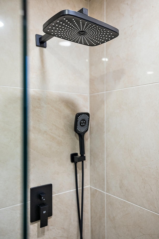 details featuring a tile shower