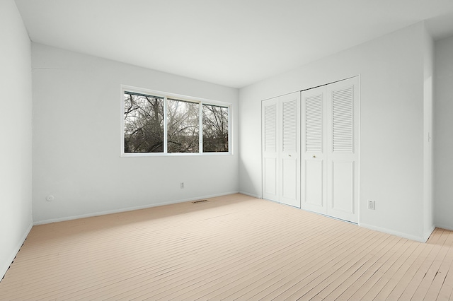 unfurnished bedroom featuring a closet