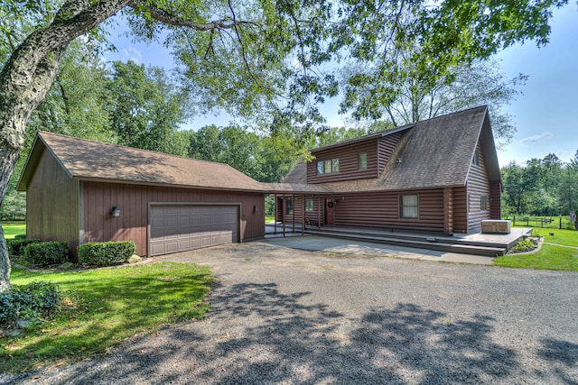 view of front of house featuring a front yard and a garage