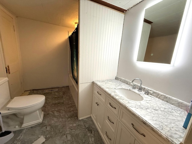 full bathroom featuring shower / bath combo with shower curtain, vanity, and toilet