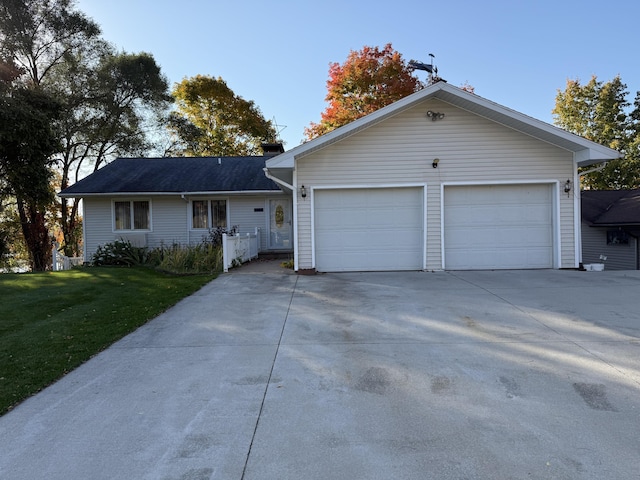 ranch-style home featuring a front lawn and a garage