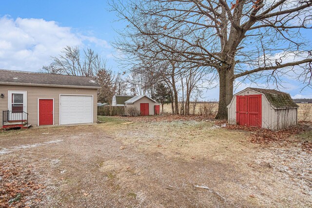 view of yard with a storage unit