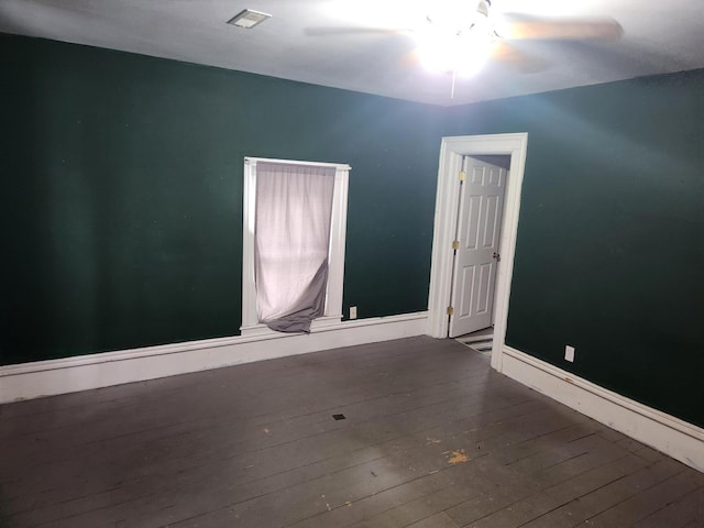 unfurnished room featuring dark hardwood / wood-style flooring and ceiling fan