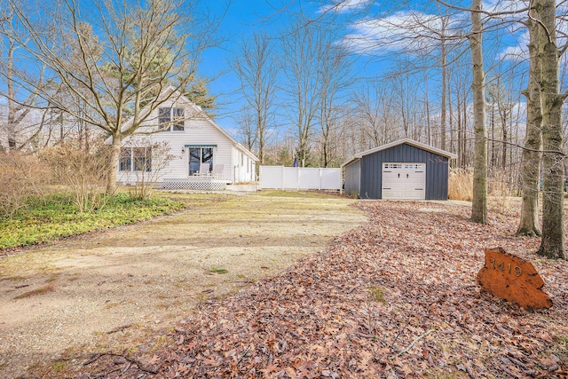 view of yard featuring a garage and an outdoor structure