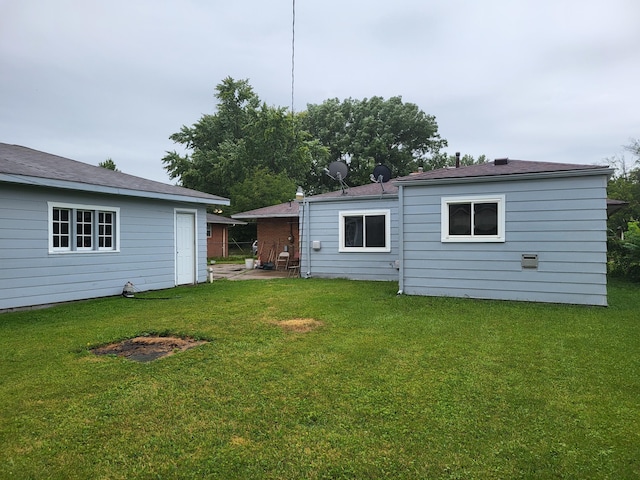 back of house featuring a yard