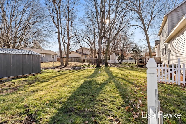 view of yard with a storage shed