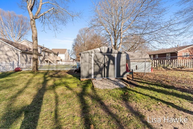 view of yard with a storage shed